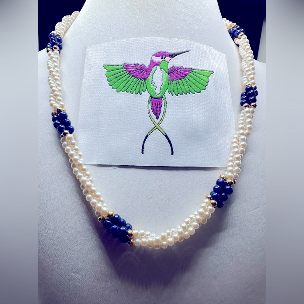 Cross style vintage pearl necklace